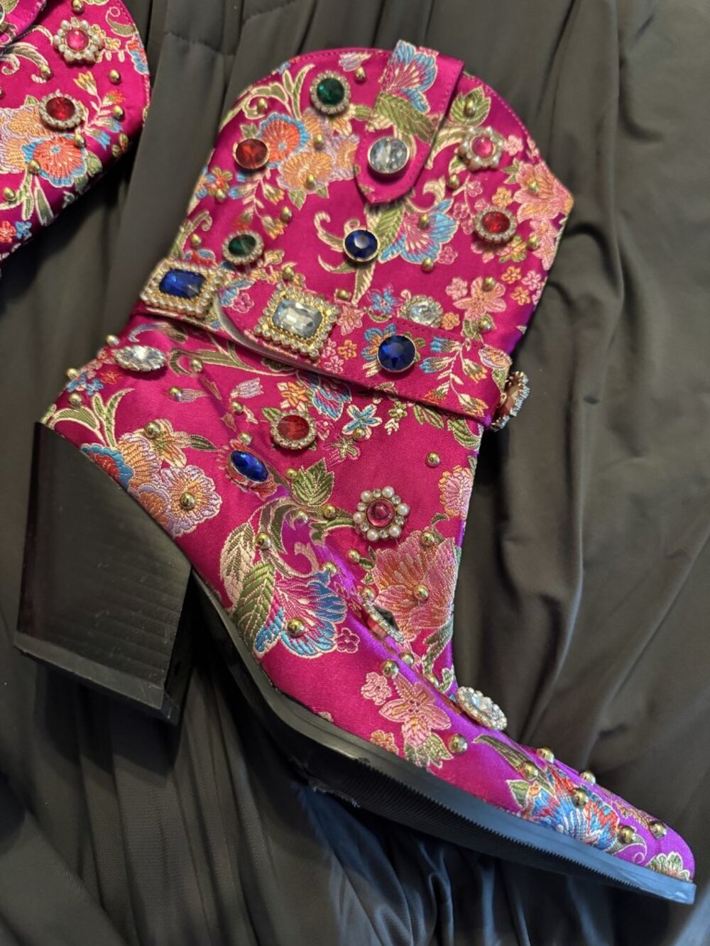 Like new Azalea Wang Size 7.5 Pink Embroidered Floral Jeweled Western Boots - Picture 4 of 7